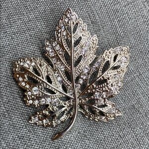 Large Silver Tone Rhinestone Maple Leaf Brooch Pin - 6.8 cm